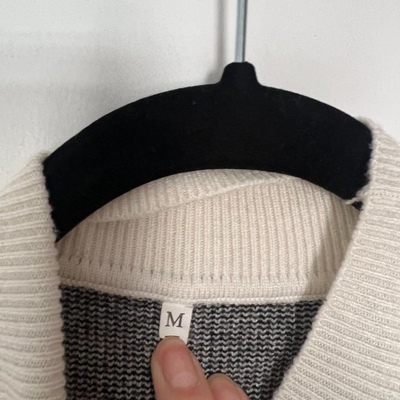 Yin Yang Crop Top - Picture 2 of 3